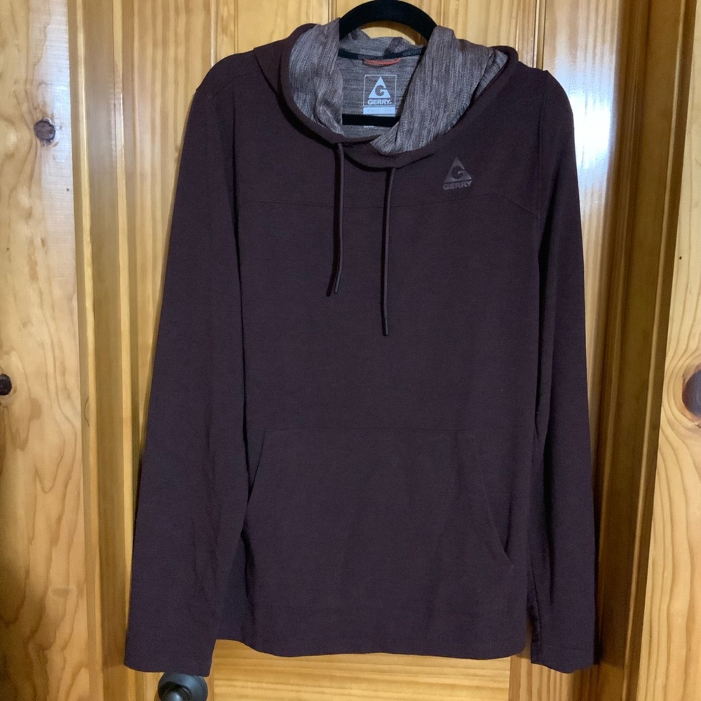 Men’s NEVER WORN maroon hoodie